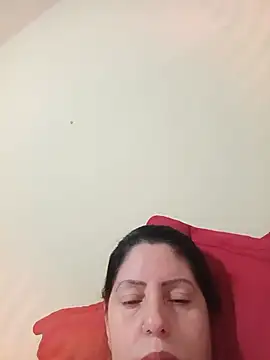Snapshot of suziferreti chatting on May 17, 2026, 4:12 am suziferreti online show from May 17, 2026, 4:12 am