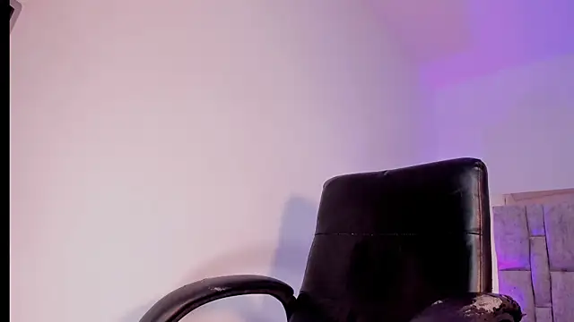 Mia nyxie online show from April 11, 2026, 7:45 am