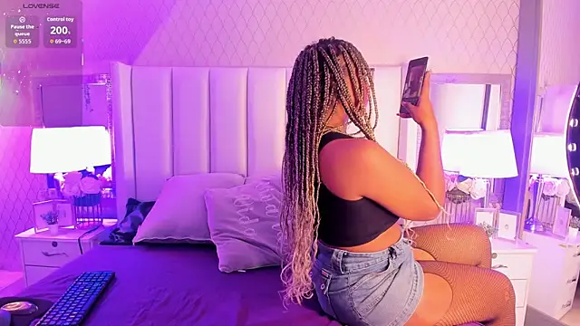 NinaCarter online show from April 10, 2026, 4:41 am