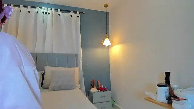 sweetkimmie  online show from April 15, 2026, 11:27 am