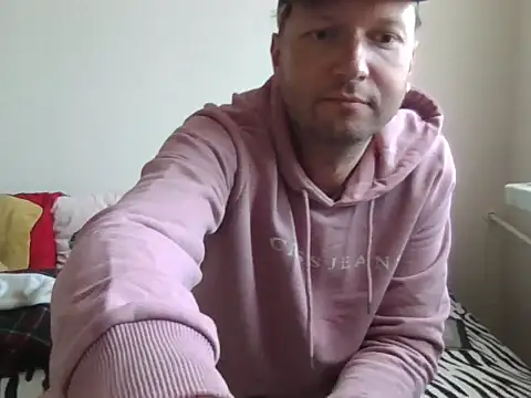 Snapshot of softboyforhardmen chatting on May 10, 2026, 7:45 am softboyforhardmen online show from May 10, 2026, 7:45 am