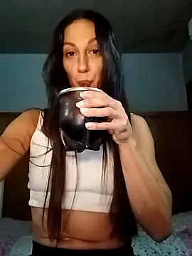 Snapshot of canduxgirl chatting on April 29, 2026, 9:32 pm canduxgirl online show from April 29, 2026, 9:32 pm