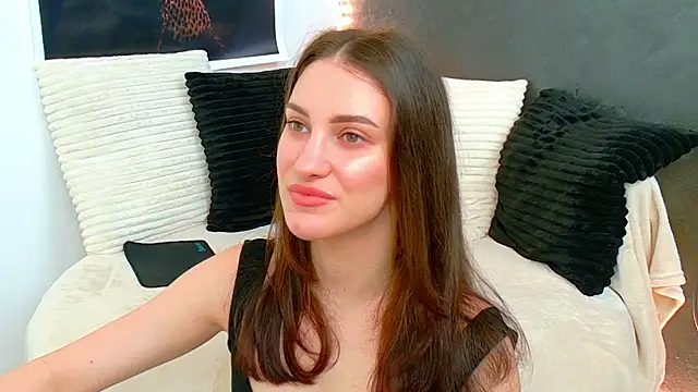 Amira a online show from June 3, 2026, 4:24 am