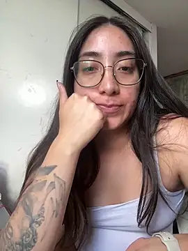 vampiralatina online show from June 12, 2026, 6:16 pm
