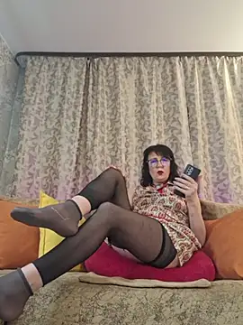 LaliaMia online show from April 4, 2026, 4:02 pm