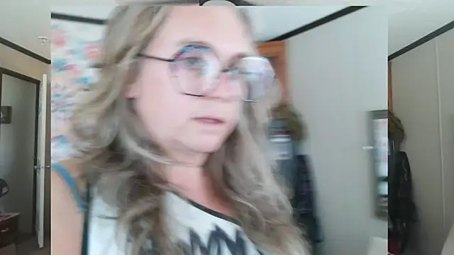 Snapshot of Blondejenn chatting on April 23, 2026, 5:25 pm Blondejenn online show from April 23, 2026, 5:25 pm