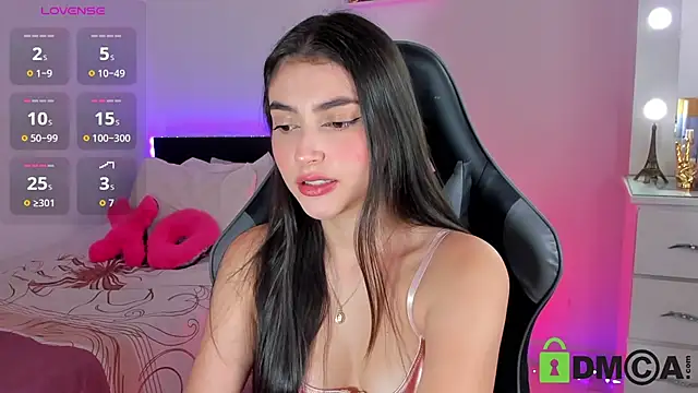 esmeralda le online show from April 11, 2026, 2:21 pm