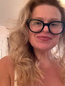 Snapshot of Love_Lee_xo chatting on July 16, 2026, 10:29 pm Love Lee xo online show from July 16, 2026, 10:29 pm