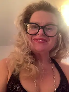 Snapshot of Love_Lee_xo chatting on June 26, 2026, 11:27 am Love Lee xo online show from June 26, 2026, 11:27 am