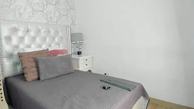 cathaleja 20  online show from April 11, 2026, 7:06 pm