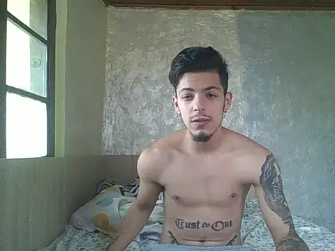 Snapshot of robertmrn112 chatting on May 19, 2026, 10:55 am robertmrn112 online show from May 19, 2026, 10:55 am