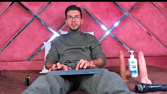 RodrigoColby2 online show from June 27, 2026, 2:39 am