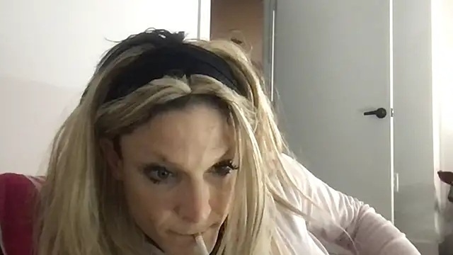 Snapshot of GypsiiCornel chatting on May 27, 2026, 1:51 pm GypsiiCornel online show from May 27, 2026, 1:51 pm
