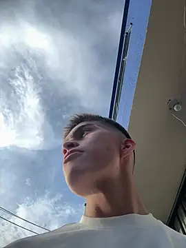 sabanamojada19 online show from April 15, 2026, 10:10 pm