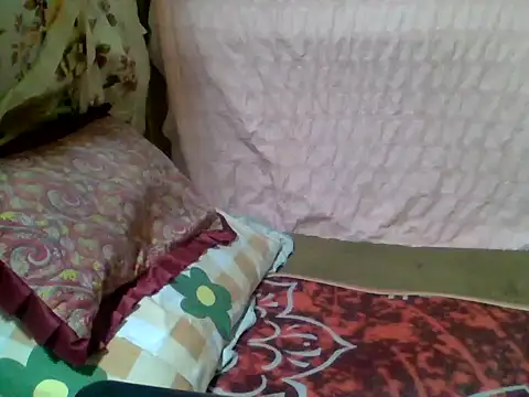 Snapshot of luna_veille chatting on May 29, 2026, 1:00 am luna veille online show from May 29, 2026, 1:00 am