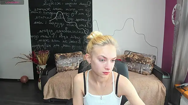 SonnySofia online show from May 29, 2026, 5:35 am