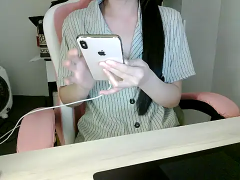 Snapshot of lucienguyen chatting on July 13, 2026, 6:18 pm lucienguyen online show from July 13, 2026, 6:18 pm
