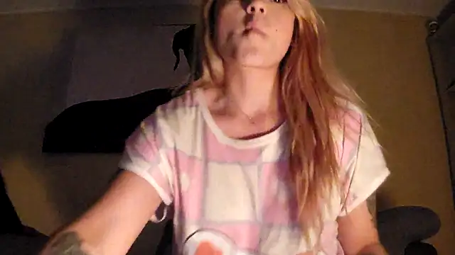 SilvyDiamond online show from April 14, 2026, 10:15 pm