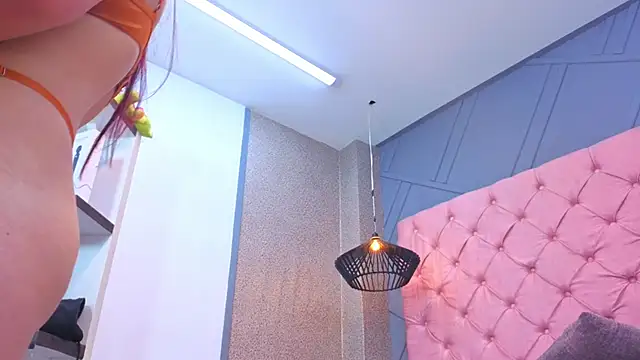 Mia horney- online show from April 9, 2026, 1:17 pm