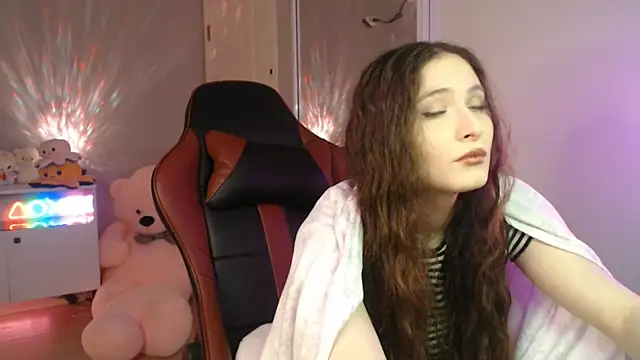 solitudebby online show from April 15, 2026, 10:21 pm