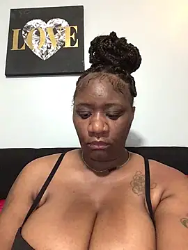 amberchill26 online show from May 19, 2026, 11:06 am