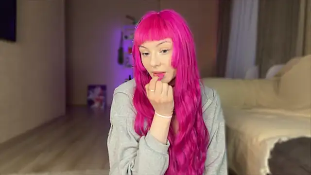 JuliaFlowerBliss online show from April 18, 2026, 1:19 am