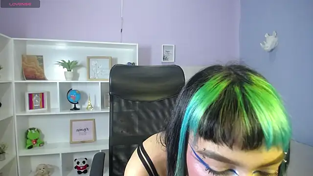 velveth noir online show from April 15, 2026, 2:10 pm