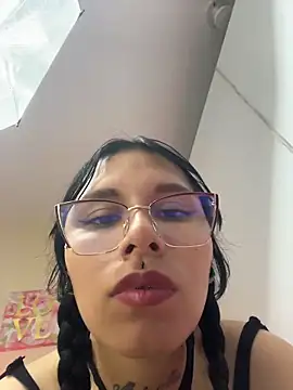 Monserratbdsm1 online show from April 10, 2026, 5:20 pm