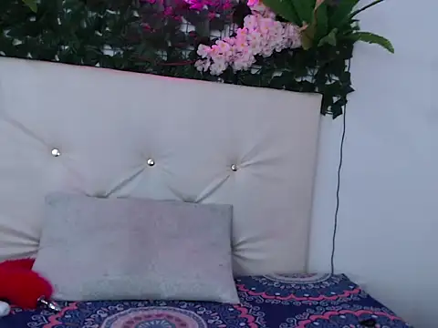 vayolet sexy  online show from April 15, 2026, 7:58 pm