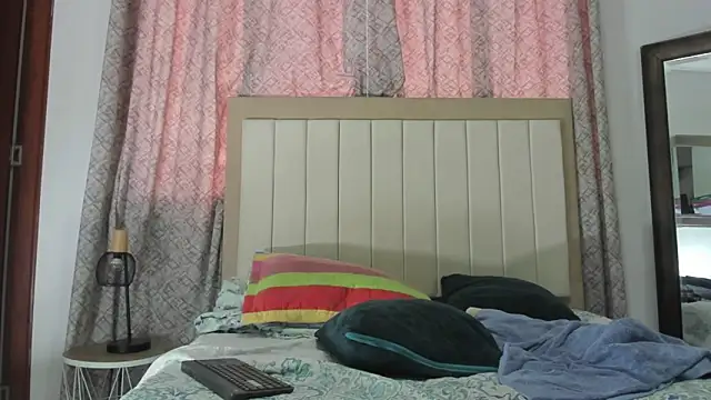 thomas and thiago online show from April 17, 2026, 9:50 pm