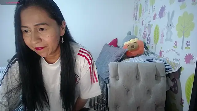 Snapshot of Tyna_b chatting on June 17, 2026, 10:30 pm Tyna b online show from June 17, 2026, 10:30 pm