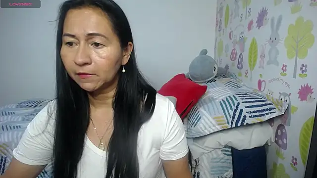 Snapshot of Tyna_b chatting on June 19, 2026, 5:13 am Tyna b online show from June 19, 2026, 5:13 am