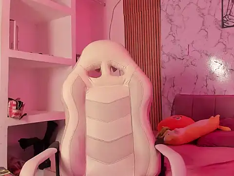 Luna belvet online show from April 14, 2026, 2:55 pm