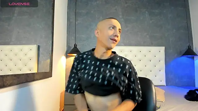 Snapshot of Jara_Chick chatting on May 27, 2026, 8:05 pm Jara Chick online show from May 27, 2026, 8:05 pm