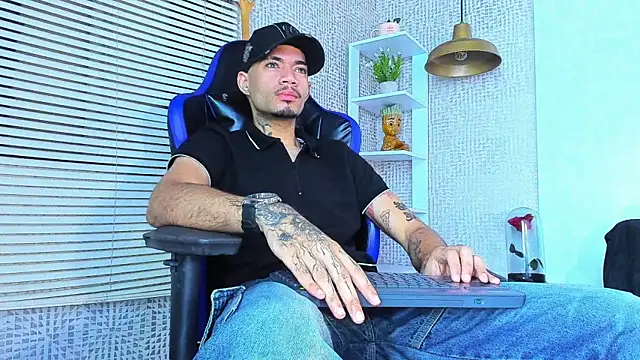 Snapshot of Daniel_huge22 chatting on June 20, 2026, 2:33 pm Daniel huge22 online show from June 20, 2026, 2:33 pm