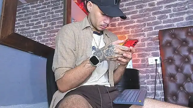 Snapshot of Daniel_huge22 chatting on June 18, 2026, 2:44 pm Daniel huge22 online show from June 18, 2026, 2:44 pm