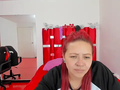 Snapshot of scarlett_red_1 chatting on May 5, 2026, 12:13 am scarlett red 1 online show from May 5, 2026, 12:13 am