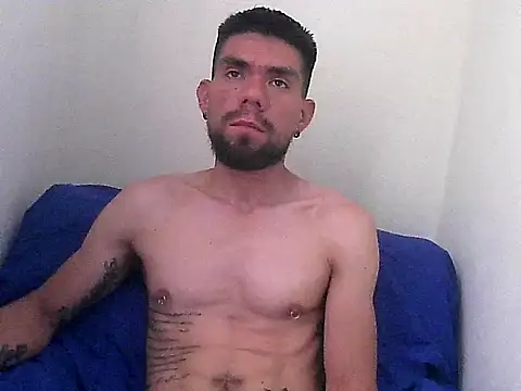 Snapshot of thomas2wood chatting on June 19, 2026, 8:14 pm thomas2wood online show from June 19, 2026, 8:14 pm