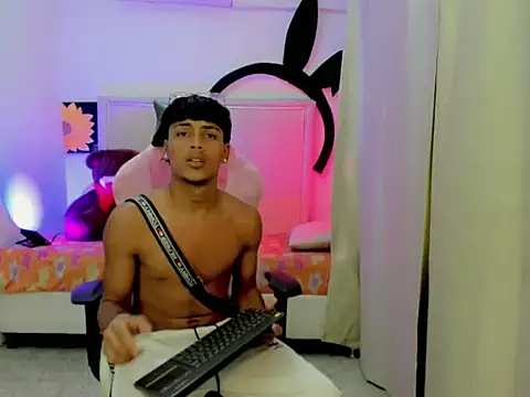 Angel foxc  online show from April 15, 2026, 3:12 am