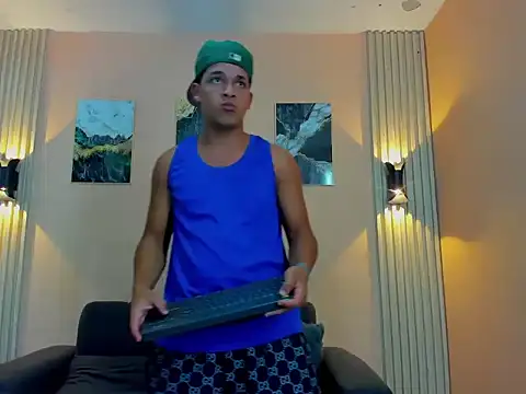 davisito 26 online show from April 12, 2026, 4:05 am