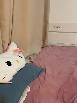 xiaohanbaby online show from April 14, 2026, 2:33 pm