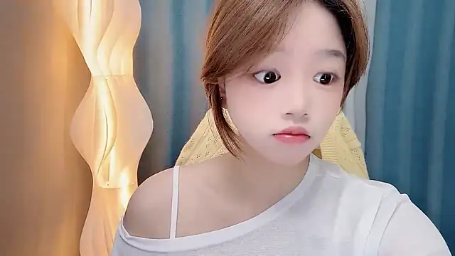 Snapshot of Lilababy00 chatting on June 14, 2026, 5:41 am Lilababy00 online show from June 14, 2026, 5:41 am
