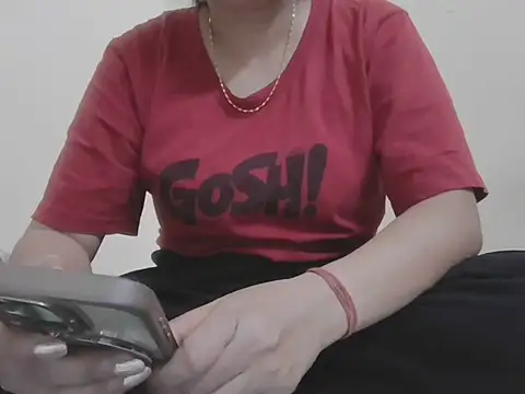 Snapshot of honey_bunnix chatting on April 29, 2026, 6:17 am honey bunnix online show from April 29, 2026, 6:17 am