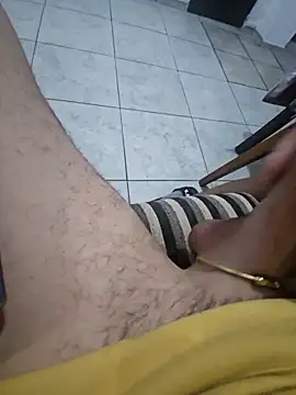 lucasanal20 online show from April 12, 2026, 11:13 am