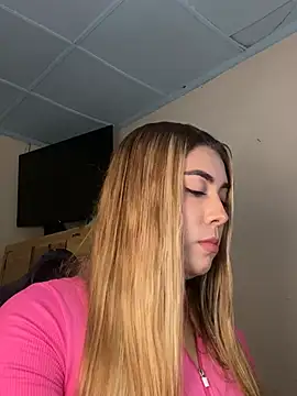 Snapshot of _BellaSmith_ chatting on July 8, 2026, 3:02 pm BellaSmith online show from July 8, 2026, 3:02 pm