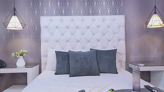 NaomiVixenn online show from April 15, 2026, 7:58 pm