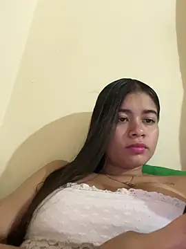 Snapshot of Kloe_zaf chatting on July 1, 2026, 3:29 am Kloe zaf online show from July 1, 2026, 3:29 am
