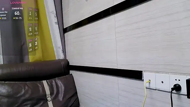 Jessica-aa online show from April 11, 2026, 5:16 pm