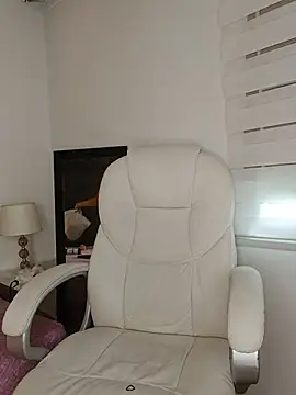 mollysweetx online show from April 10, 2026, 7:21 pm