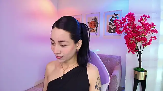 Snapshot of Rainy_doll chatting on May 20, 2026, 11:07 am Rainy doll online show from May 20, 2026, 11:07 am